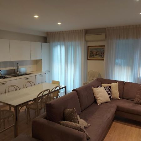 Casa Belle Vacanze Apartment Mestre Bagian luar foto