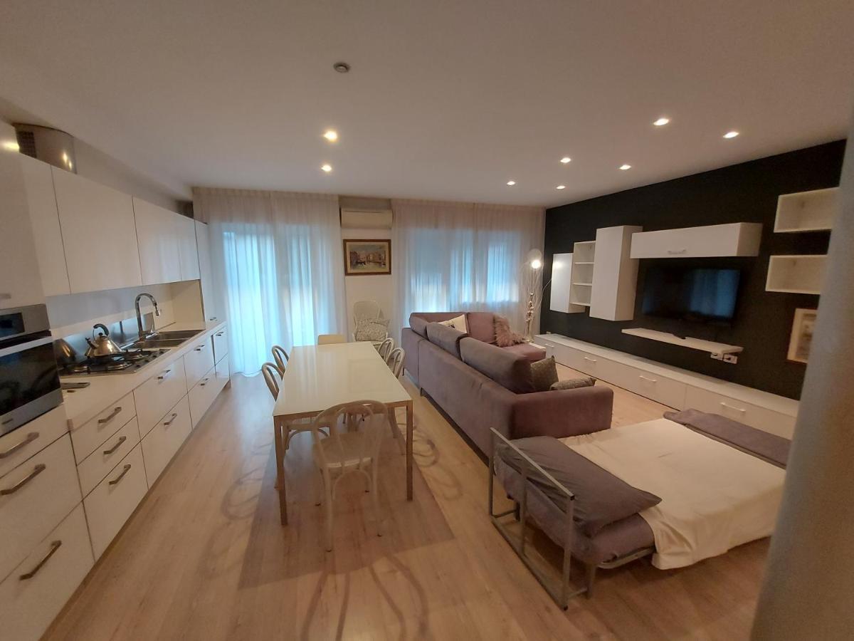Casa Belle Vacanze Apartment Mestre Bagian luar foto